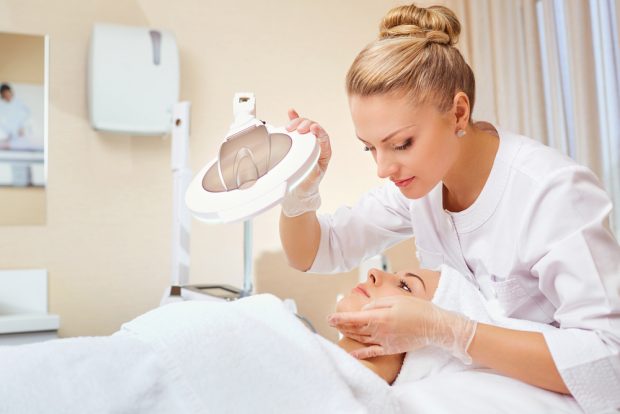 COMPLIMENTARY CONSULTATION AND SKIN ANALYSIS (LASER/IPL)